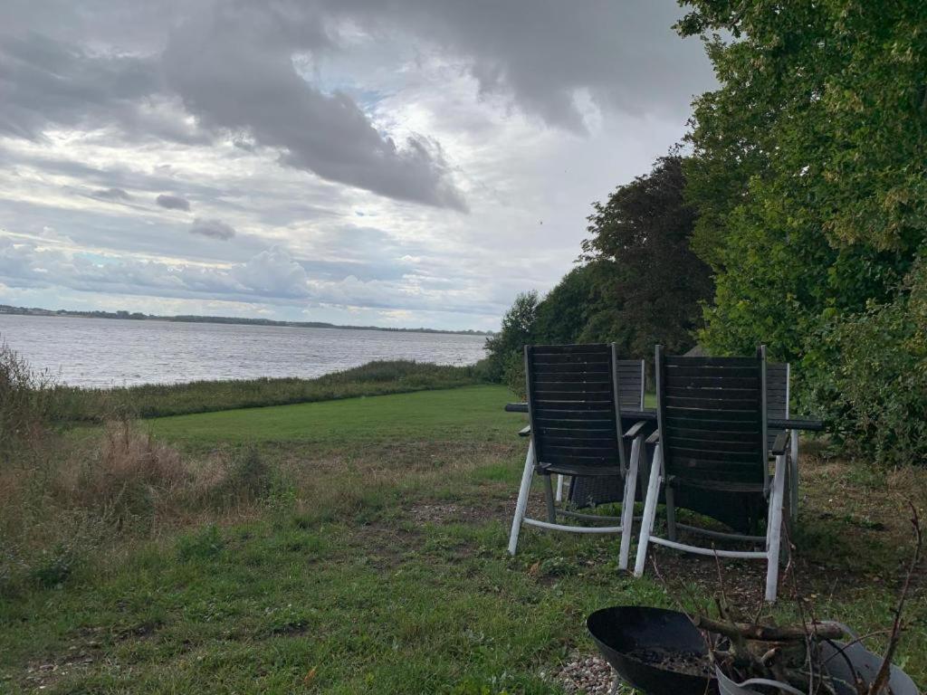 Hytte I Forste Raekke Til Fjord Hotel Holbæk Exterior foto
